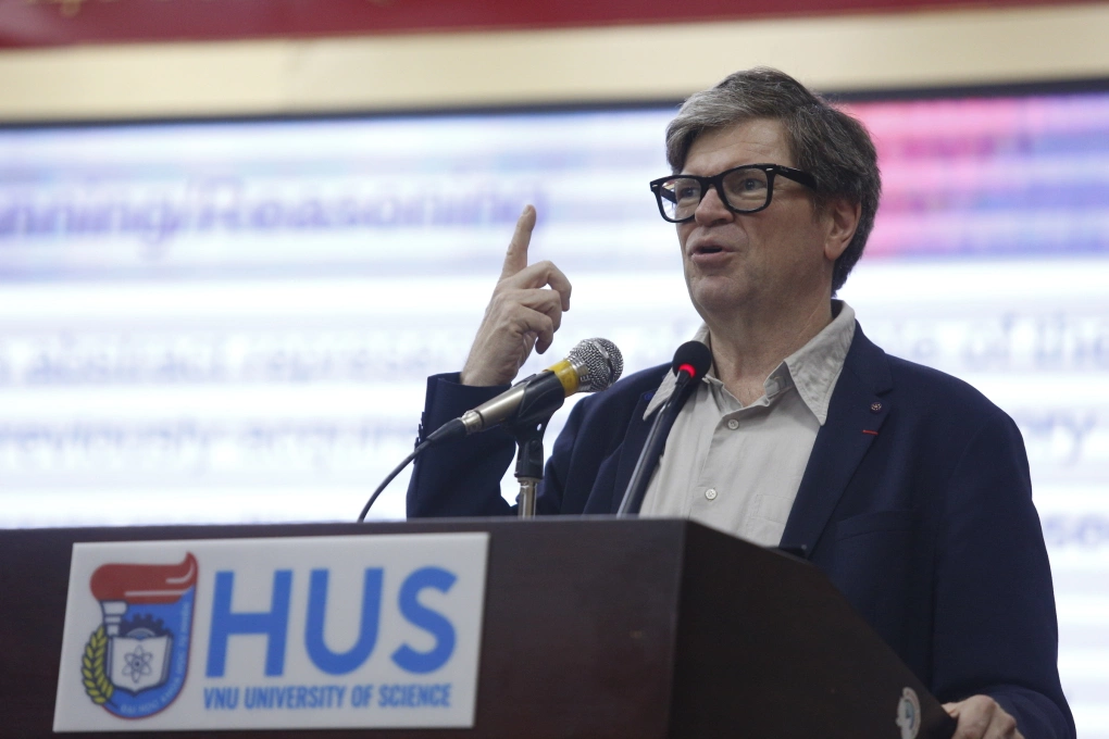 'Bố già' Yann LeCun nói gì khi Meta có thêm nhà khoa học trưởng về AI?